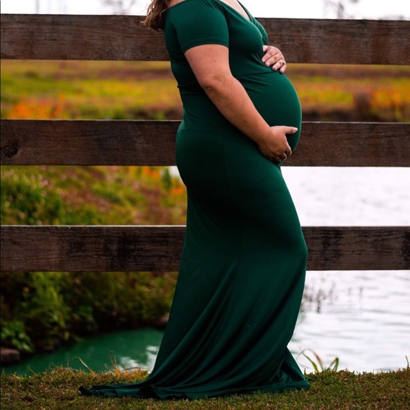 Green off shoulder maternity dress - Picture 1 of 10